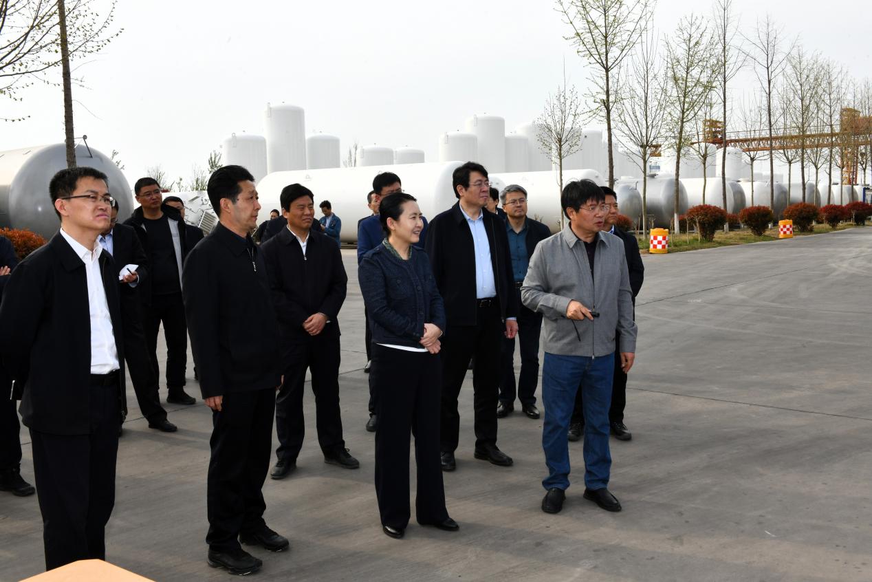 菏澤市委副書記、市長李春英蒞臨中杰特裝調(diào)研工業(yè)經(jīng)濟(jì)運(yùn)行情況